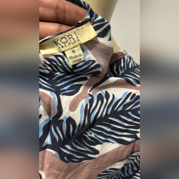 Chic Leaf Print Midi Dress in Pink and Blue - Picture 6 of 6